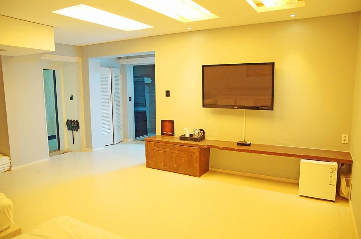 Opera 21 Hotel จอนจู ภายนอก รูปภาพ
