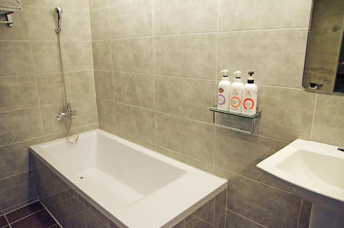 Opera 21 Hotel จอนจู ภายนอก รูปภาพ