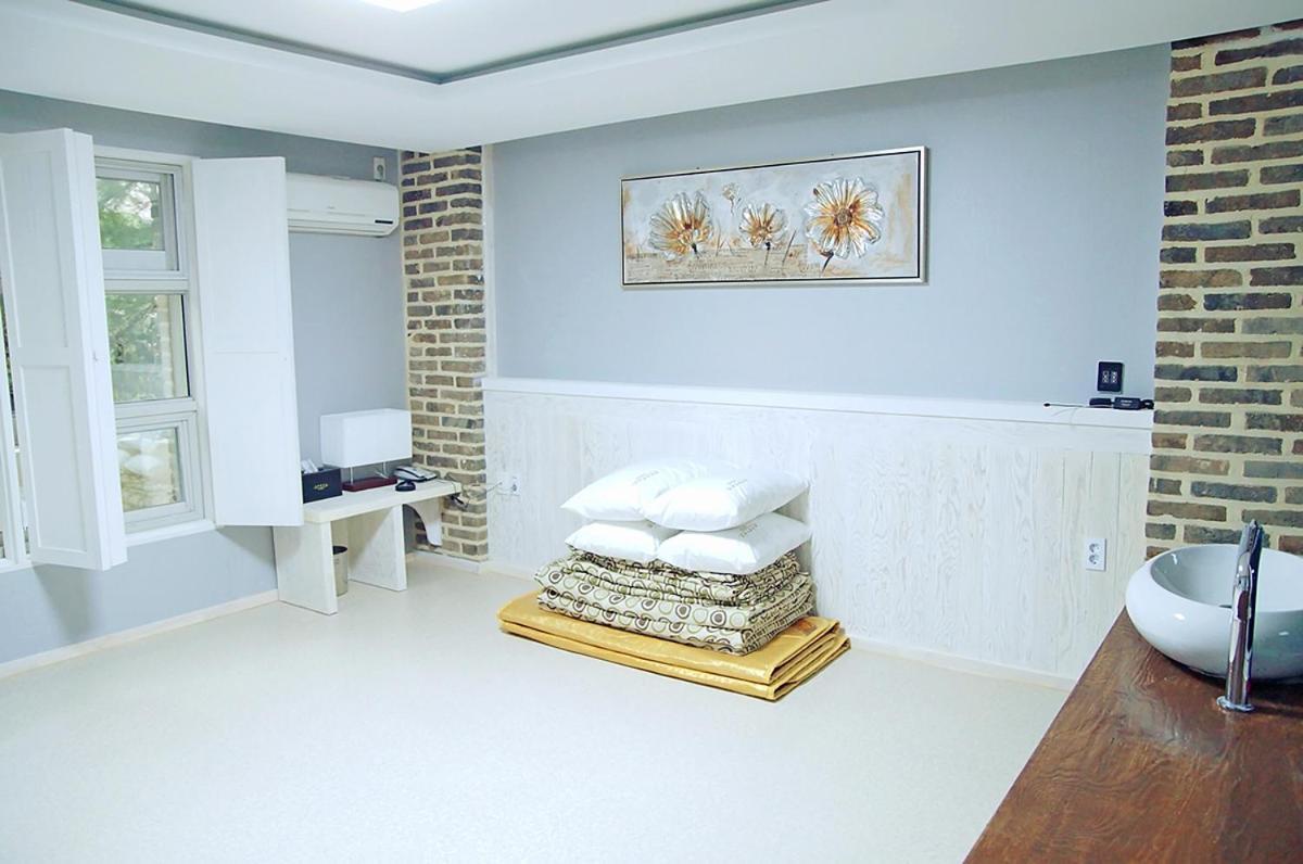 Opera 21 Hotel จอนจู ภายนอก รูปภาพ