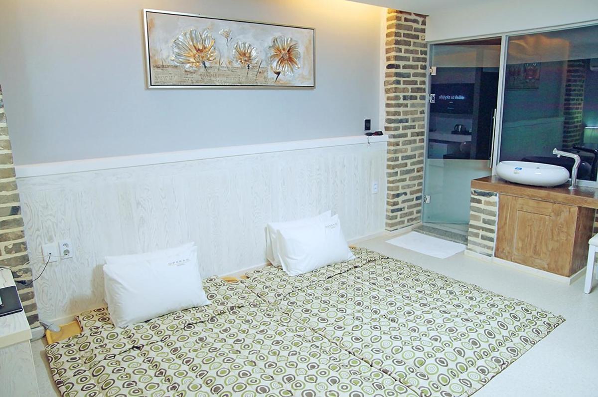 Opera 21 Hotel จอนจู ภายนอก รูปภาพ