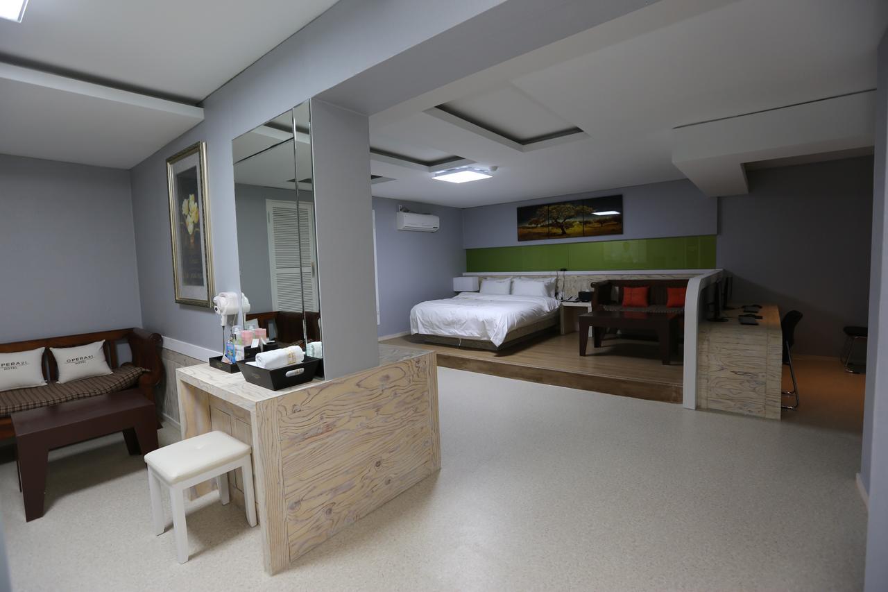 Opera 21 Hotel จอนจู ภายนอก รูปภาพ